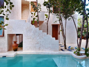 Makan Brand New 2-Bedroom Apt with Patio and Pool